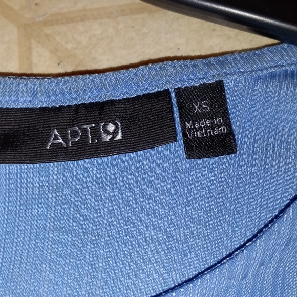 Apt. 9 Blue Blouse size XS! Excellent condition! - Picture 2 of 3